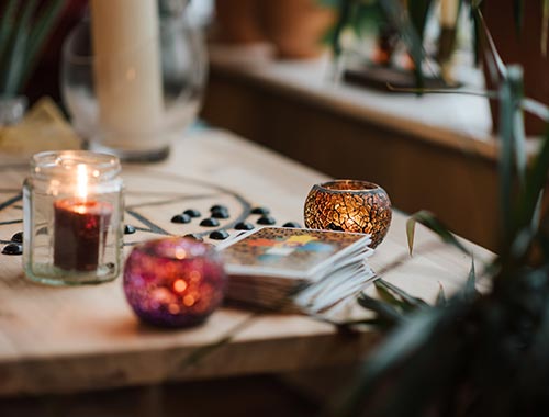 In emergencies and crisis situations, spiritual help in the esoteric can be very helpful.