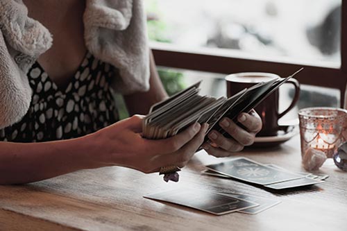 At Tarot.co.uk you will find traditional tarot and individual reading systems for your questions.