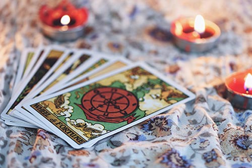 At Tarot.co.uk you can fight indecisiveness with the Pentoracle tarot.