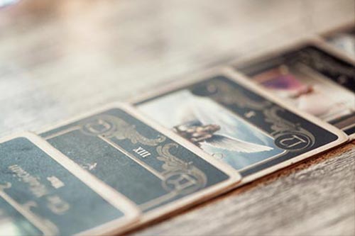 The relaxing online tarot to analyze your social skills!